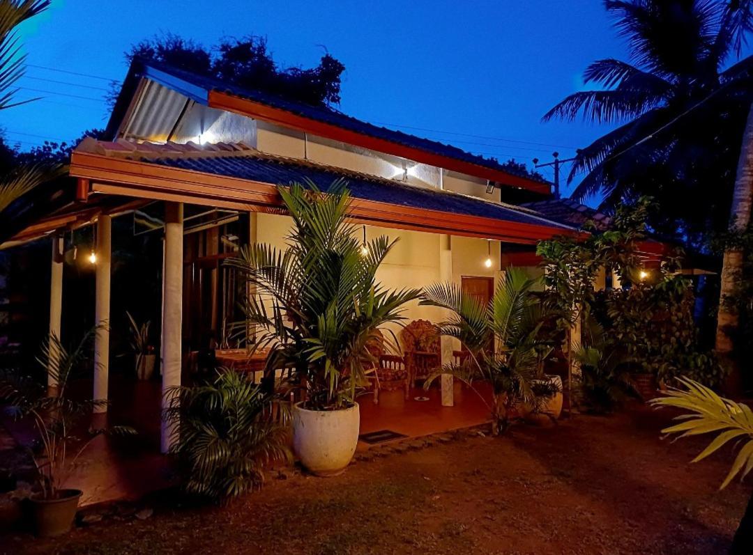 Turtle Island Cabana Тангалла Экстерьер фото