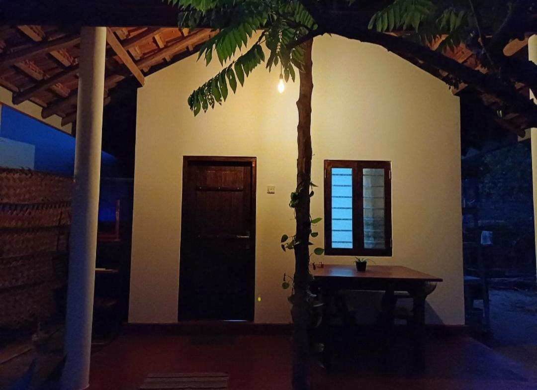 Turtle Island Cabana Тангалла Экстерьер фото